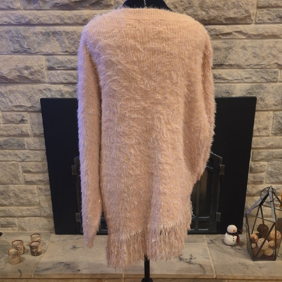 CHICME Women's Fuzzy Powder Pink Sweater. Size Large - Picture 5 of 8